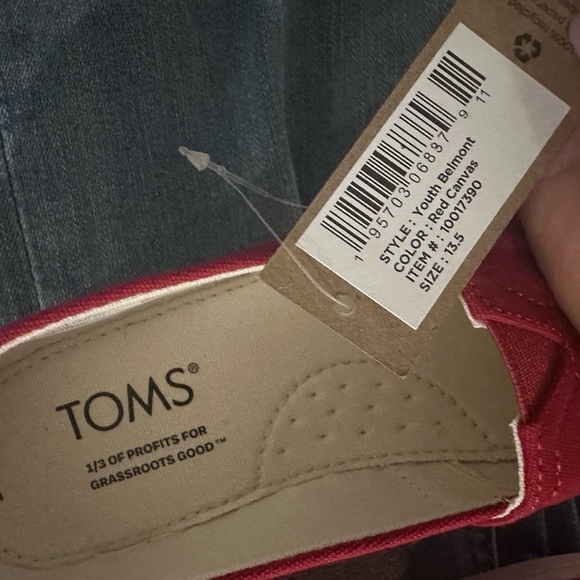 Toms Red Flats Classic Canvas Loafers in kids size 13.5 - Picture 3 of 4